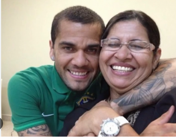 Mãe de Daniel Alves desabafa sobre amizades: "Os falsos vão embora, os de verdade ficam"