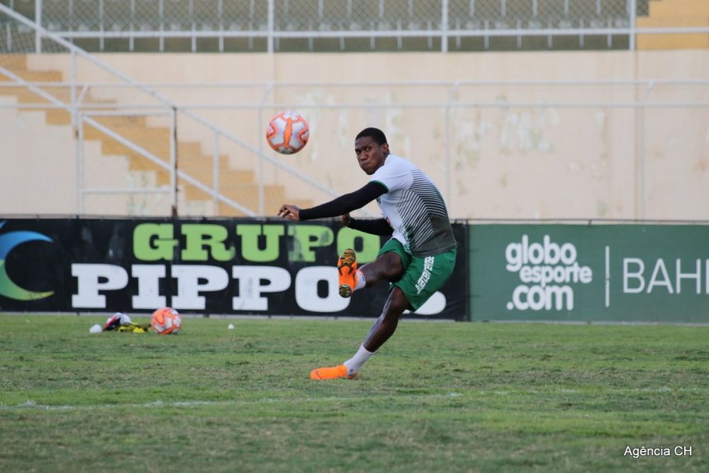 Balotelli, reserva nos últimos jogos, pode ser novidade no time titular neste domingo, 23.