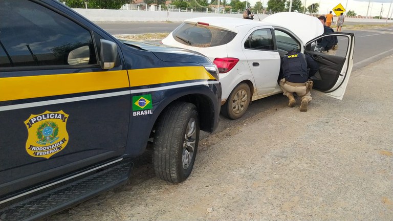 Veículo roubado em Salvador é recuperado pela PRF em Petrolina