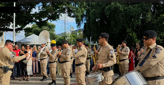 Banda do 3° BEIC entoa os parabéns pra você nos 148 anos de Juazeiro (BA)