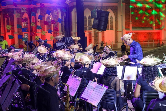 Concerto Junino emociona público com clássicos do forró das antigas na Concha Acústica