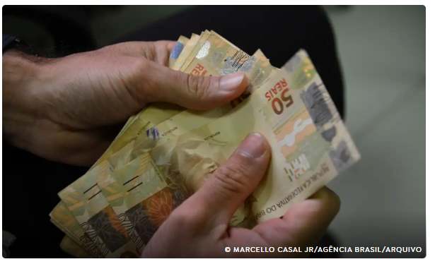 Trabalhadores poderão consultar, a partir desta quinta-feira (5), se têm direito ao Abono Salarial em 2026