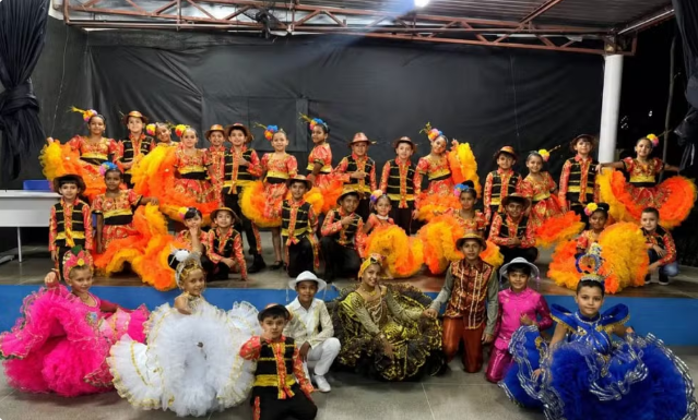 Quadrilha junina com quase 50 anos de história na Bahia cria escola e forma talentos para manter tradição