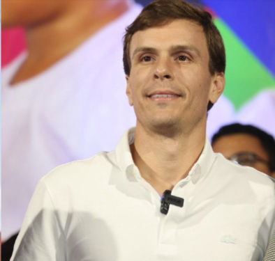O que sobra em pré-candidato Miguel Coelho é insistência, diz jornalista