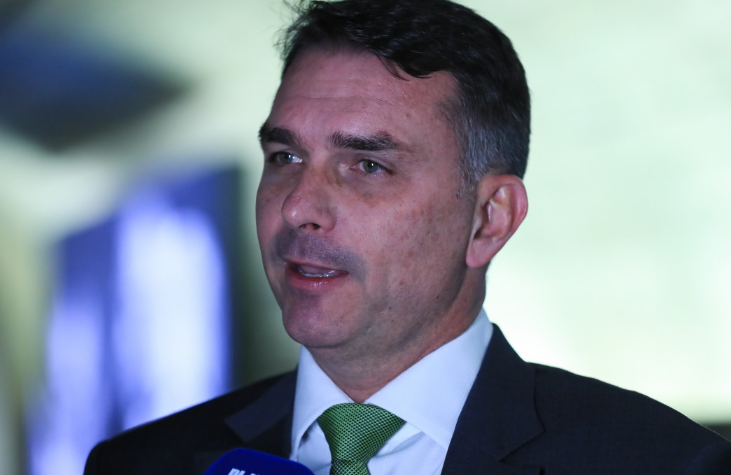 Flávio Bolsonaro oficializa candidatura presidencial neste sábado (25)