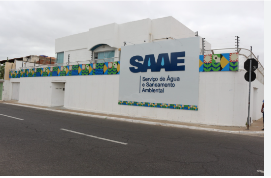 Rede quebrada por máquina da Obra da Travessia Urbana afeta abastecimento de água em bairros de Juazeiro 
