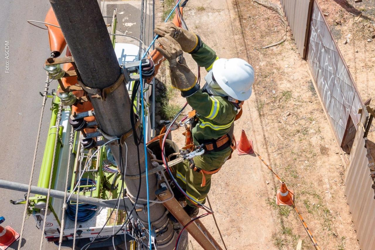 Neoenergia Coelba remove cabos irregulares de telefonia e internet em JUazeiro e 21 cidades nesta semana; confira a lista