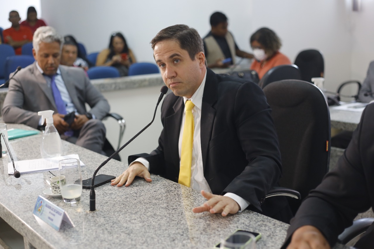 Vereador Dr. Salvador cobra agilidade ao executivo municipal para pagamento do piso salarial nacional aos enfermeiros de Juazeiro