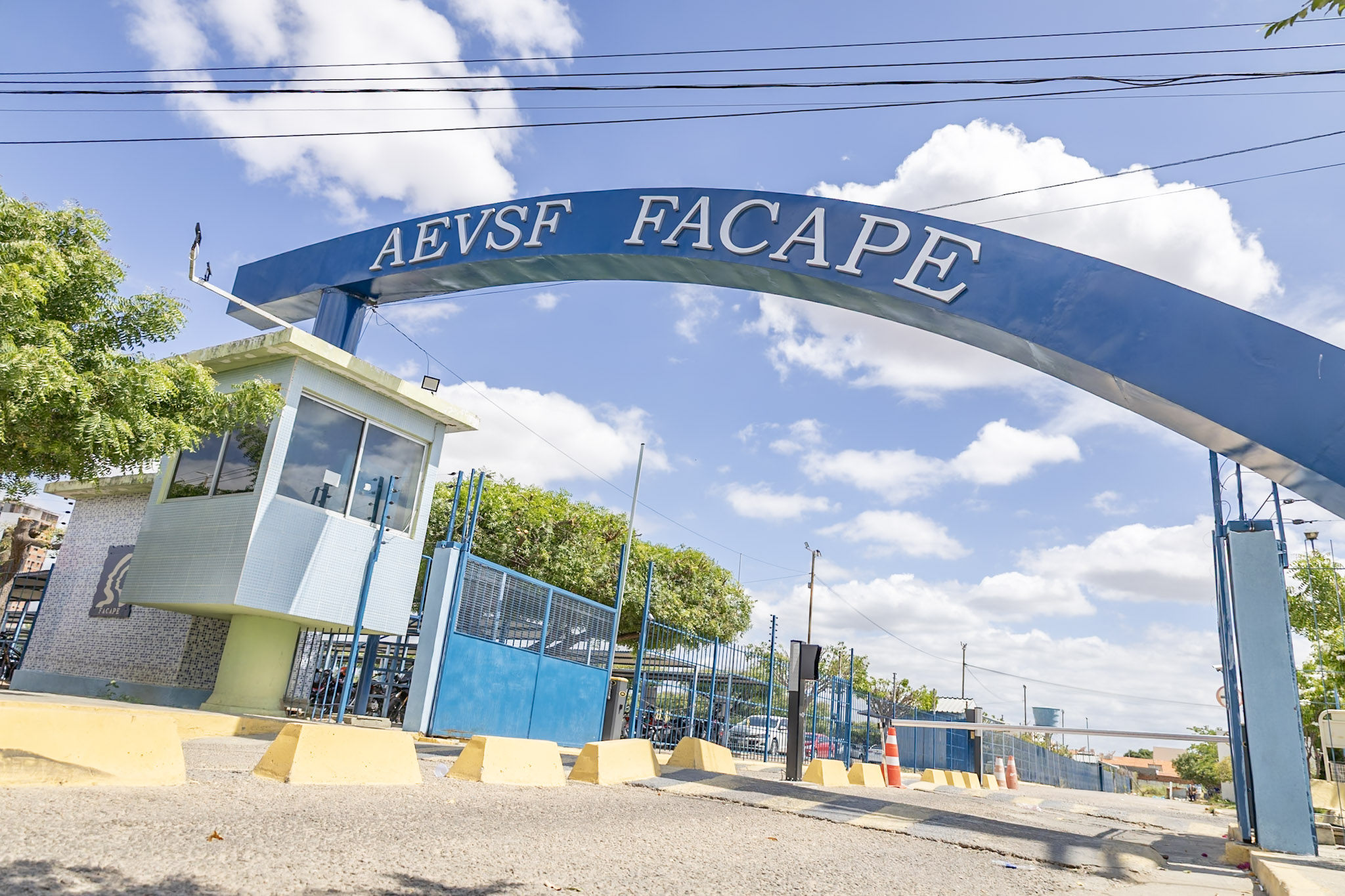 Facape abre seleção para professores de Psicologia, Direito e Administração com salários de até R$ 4,8 mil