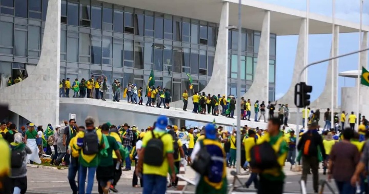 PF intima Bolsonaro a depor nesta quinta em investigação sobre trama golpista