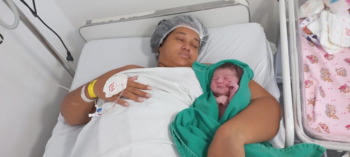 Maria Valentina é o primeiro bebê desse ano bissexto nascido no Hospital Dom Malan em Petrolina