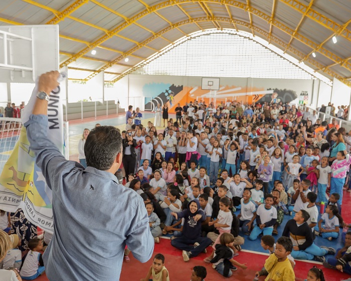 Após mais de 10 anos de espera, Prefeitura de Juazeiro entrega quadra da Escola Anália Barbosa totalmente requalificada