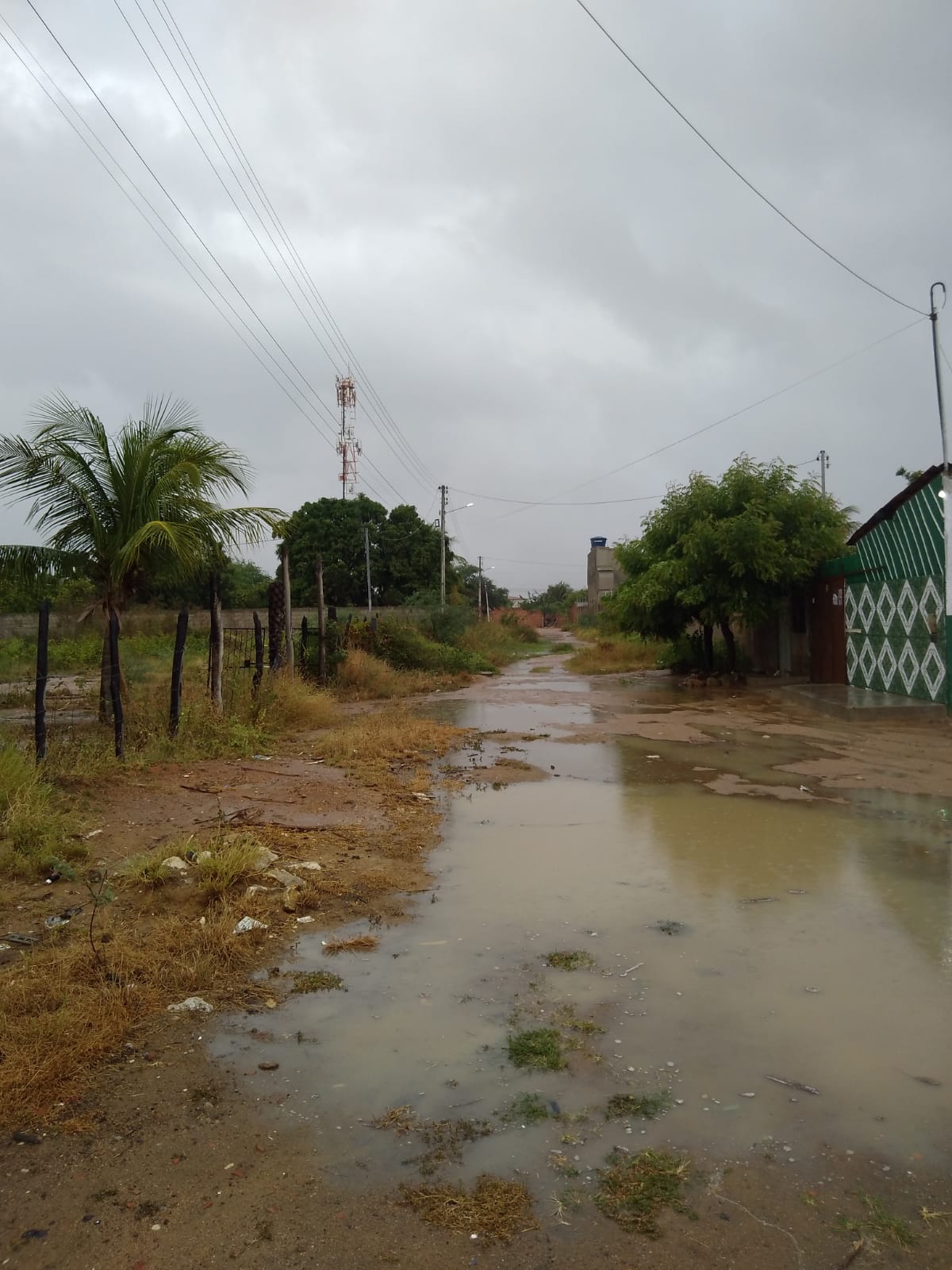 "Para sair de casa está difícil": leitor cobra pavimentação em ruas do Antônio Conselheiro, em Juazeiro; prefeitura responde