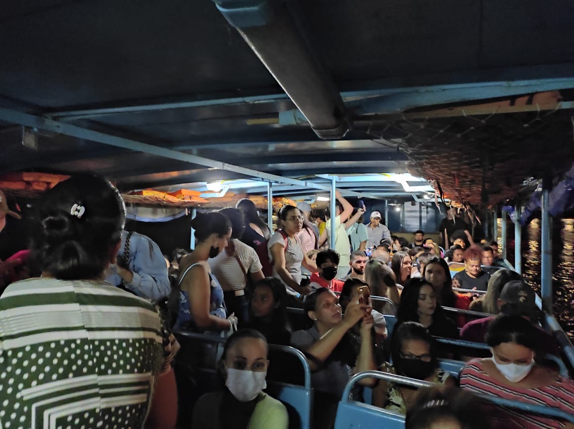 Show de Ivete provoca filas de veículos e de pessoas nas barquinhas