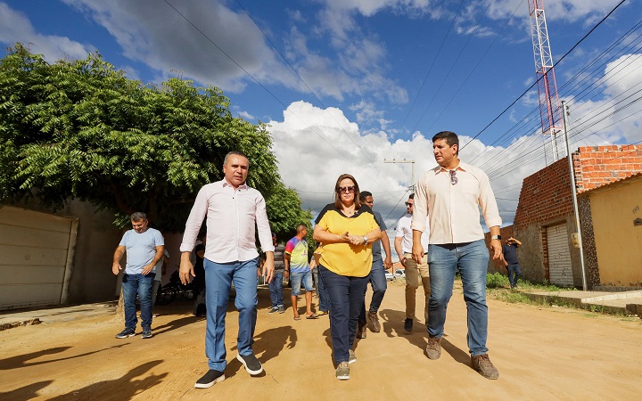 Prefeita Suzana Ramos anuncia pavimentação em mais de 20 ruas no distrito de Maniçoba   