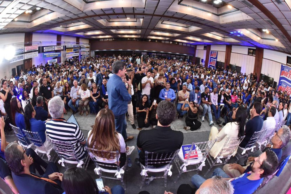Em evento lotado, ACM Neto diz que vereadores terão canal direto para apresentar demandas na Bahia: “Vão ter vez e voz”