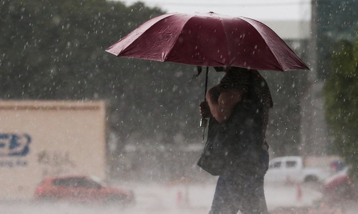Nordeste deve continuar com chuvas fortes e risco de alagamentos. Inmet emite alerta de grau máximo para três estados