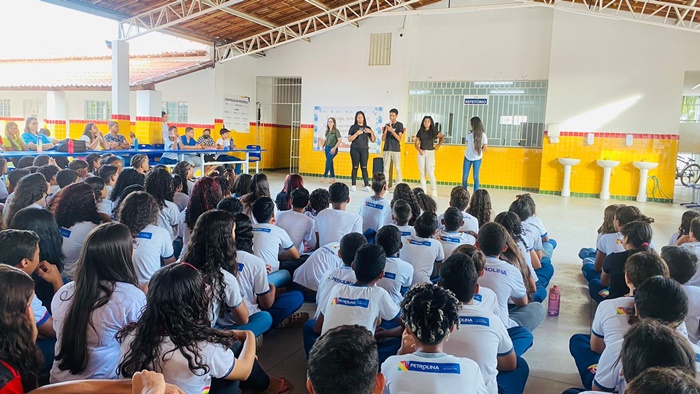 Estudantes de Escolas de Petrolina participam de ações pedagógicas no combate ao bullying e racismo