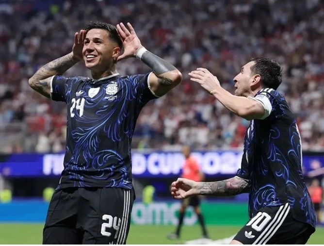 De virada, Argentina vence a Inglaterra e enfrenta a Espanha na final da Copa do Mundo