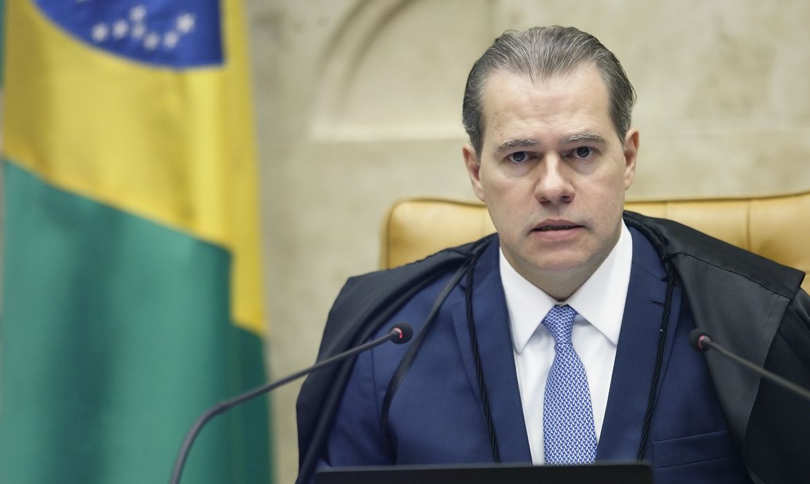 Bolsonaro pede que PGR investigue Alexandre de Moraes; Toffoli nega prosseguimento de ação