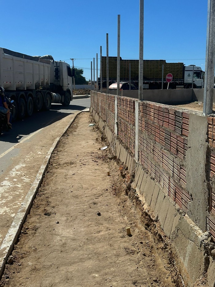 Prefeitura de Juazeiro e Igreja Batista Betesda chegam em acordo e realizam demolição do muro para adequação de calçada