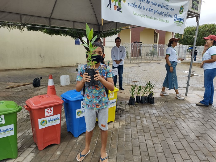 Em comemoração dos 40 anos de fundação do bairro João Paulo II, Prefeitura de Juazeiro leva ações ambientais para a comunidade