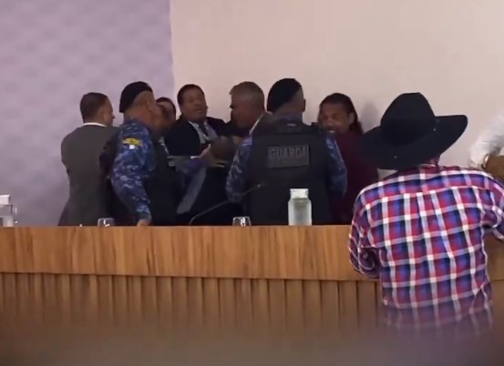 Briga na Câmara de Vereadores de Pindobaçu segue repercutindo. Veja vídeo