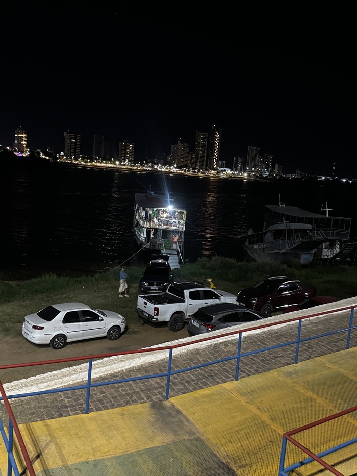 Juazeiro: "Vários carros nas margens do Rio São Francisco na orla. Um desrespeito ao meio ambiente", diz morador