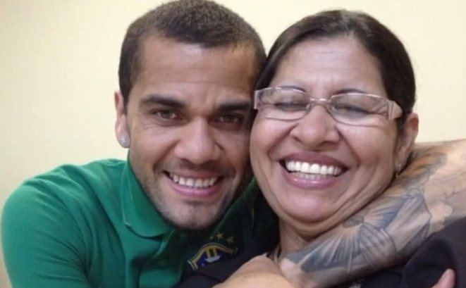 Mãe de Daniel Alves se manifesta após condenação