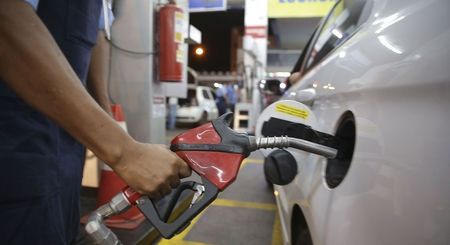 Governo apresentará proposta para reduzir preços dos combustíveis