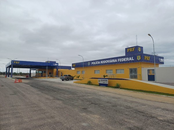 PRF e CIPE Caatinga detêm suspeito de falsidade ideológica em Juazeiro