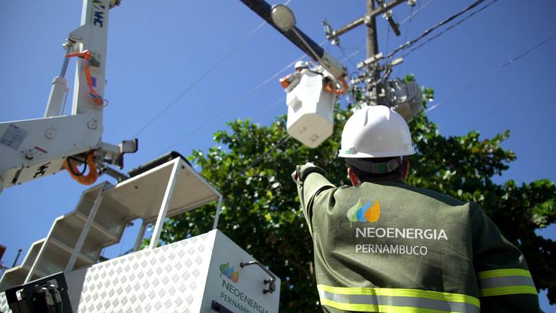 Neonergia Celpe realiza ordenamento de postes de iluminação em Petrolina até a próxima sexta-feira (20)