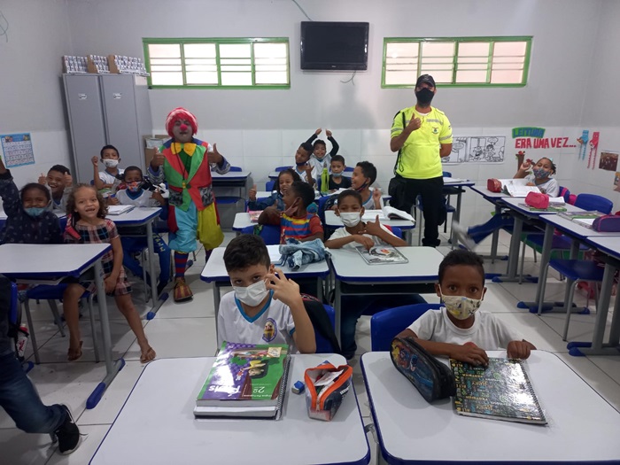 Campanha Maio Amarelo entra na sua última semana e Prefeitura de Juazeiro leva ações educativas para alunos de escola no Quidé