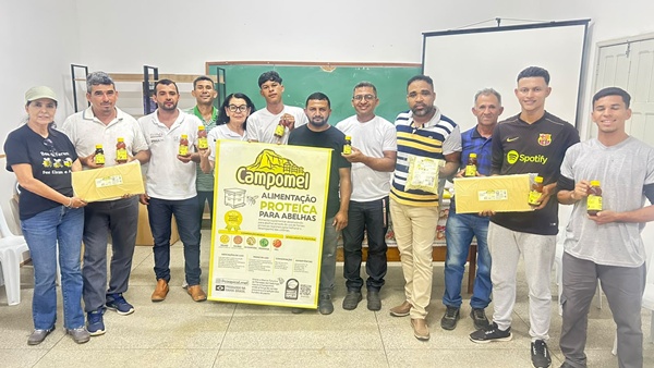 Governo da Bahia fortalece apicultura familiar com entregas do Projeto Mais Mel em Pilão Arcado