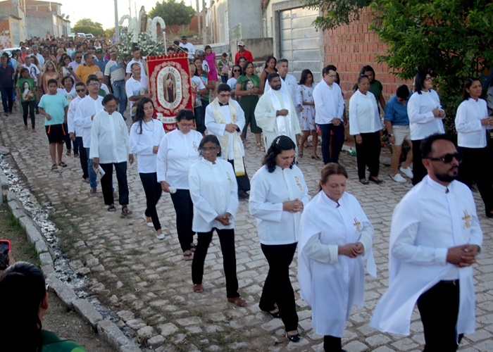 Com apoio da Prefeitura, festejos de Santa Teresinha de Lisieux são encerrados com grande procissão e missa em Carnaíba do Sertão