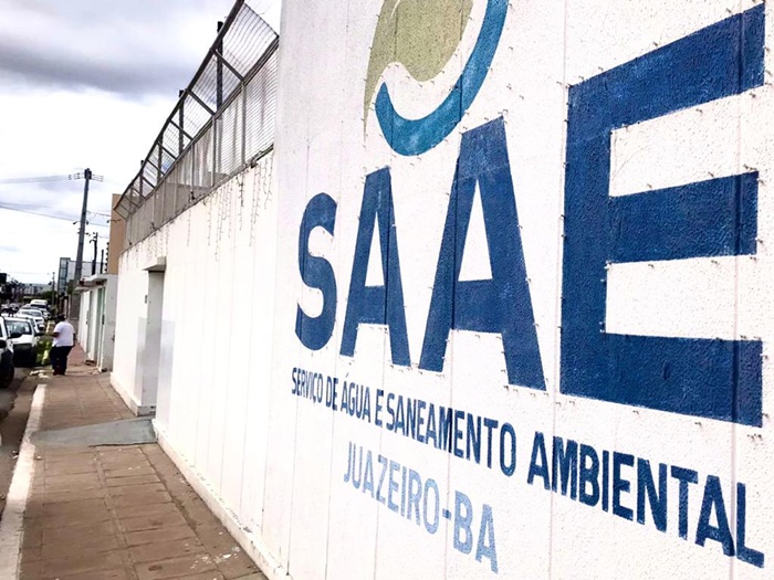 SAAE realiza conserto de rede que estourou na região do Mandacaru I