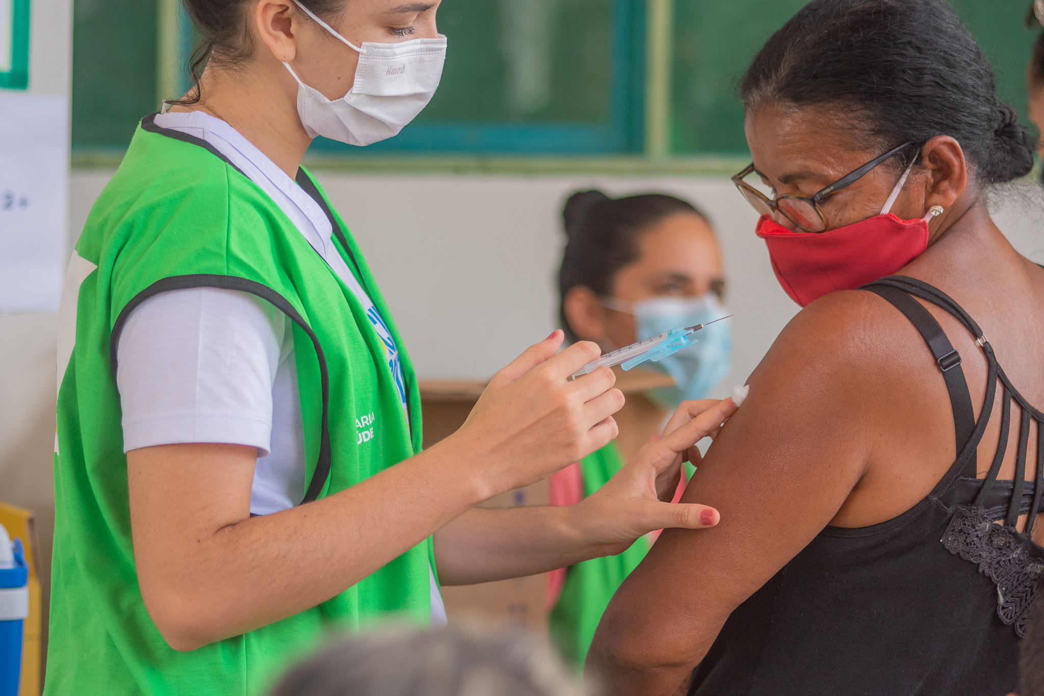 Vacinação itinerante contra a Covid-19 segue imunizando a população e atenderá mais quatro localidades de Juazeiro esta semana